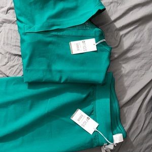 FIGS LIMITED EDITION HUNTER GREEN SET